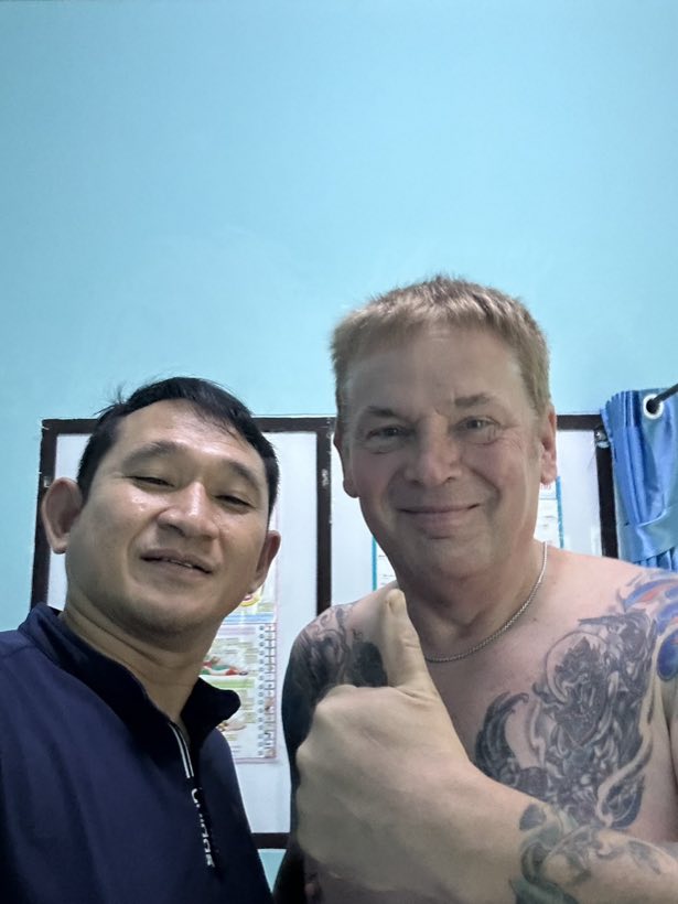 ลูกค้าที่มาใช้บริการตอกเส้น พัทยา มิสเตอร์ยา ภาพที่ 24